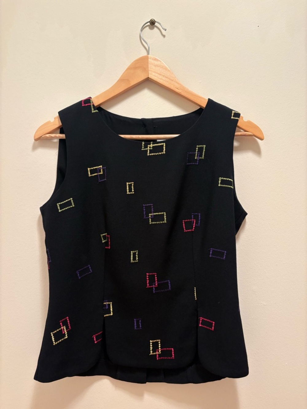 Vintage Eclectic Dress Barn Black Sleeveless Embroidered Box-Pattern Top
